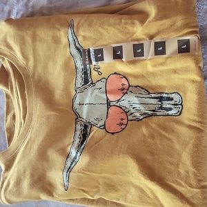 NWT! Ariat women tshirt